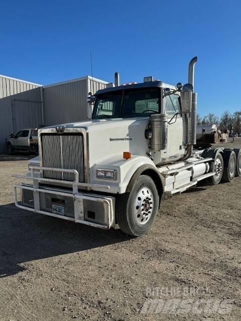 Western Star 4900 曳引機組件