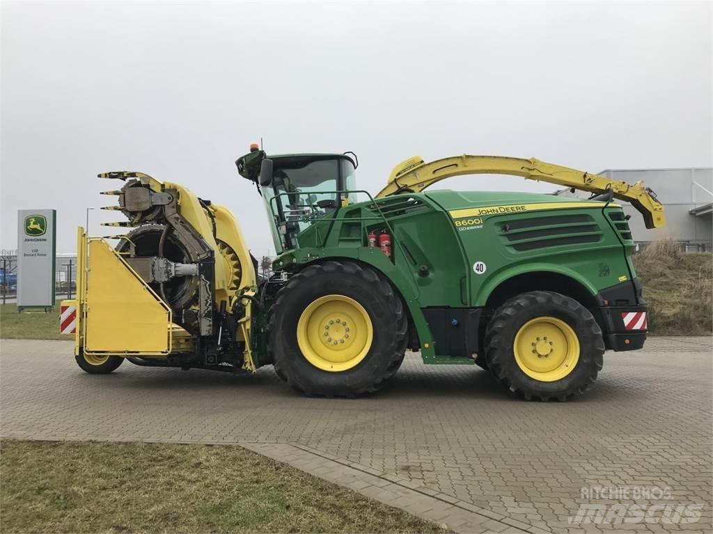 John Deere 8600 自走式飼料採集機