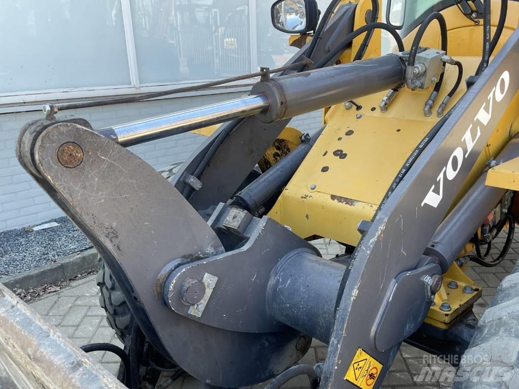 Volvo L 30 G     2018     CE 輪胎式裝載機