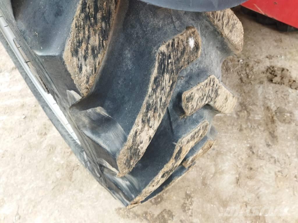 Manitou MT 1335 伸縮臂操作車