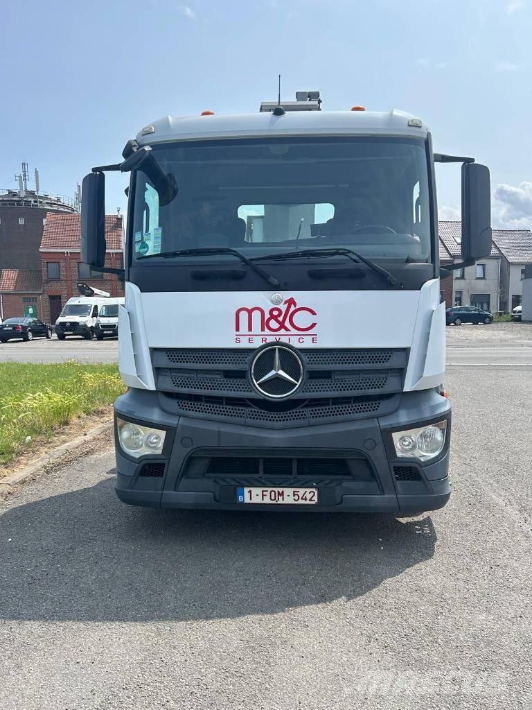 Mercedes-Benz Antos 卡車裝載高空作業車