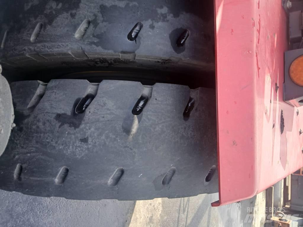 Kalmar DCG100-45ED7 貨櫃搬運機