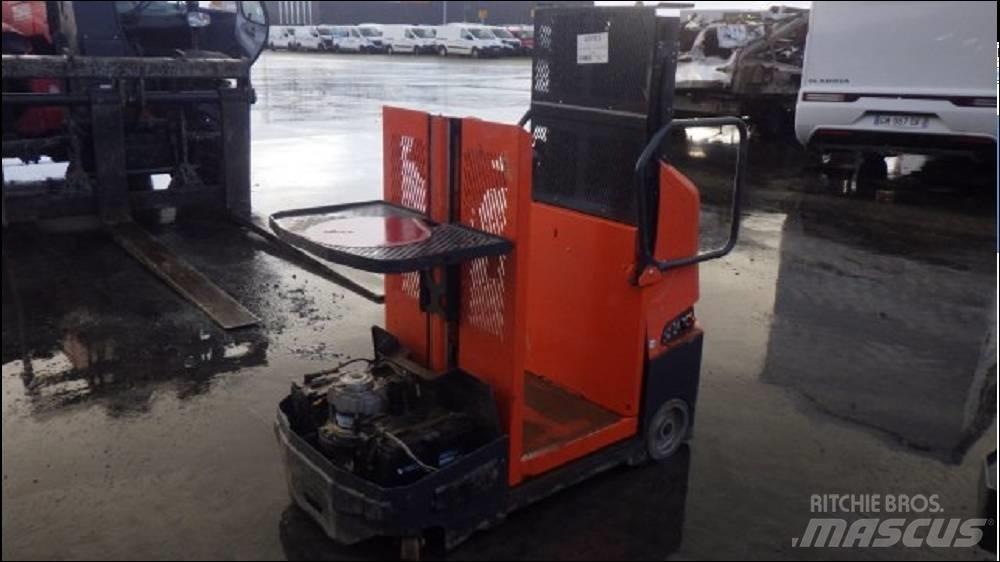 JLG DSP-M 自走式堆積機