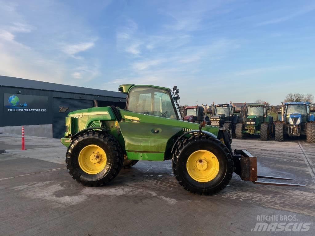 John Deere 3200 伸縮臂操作車