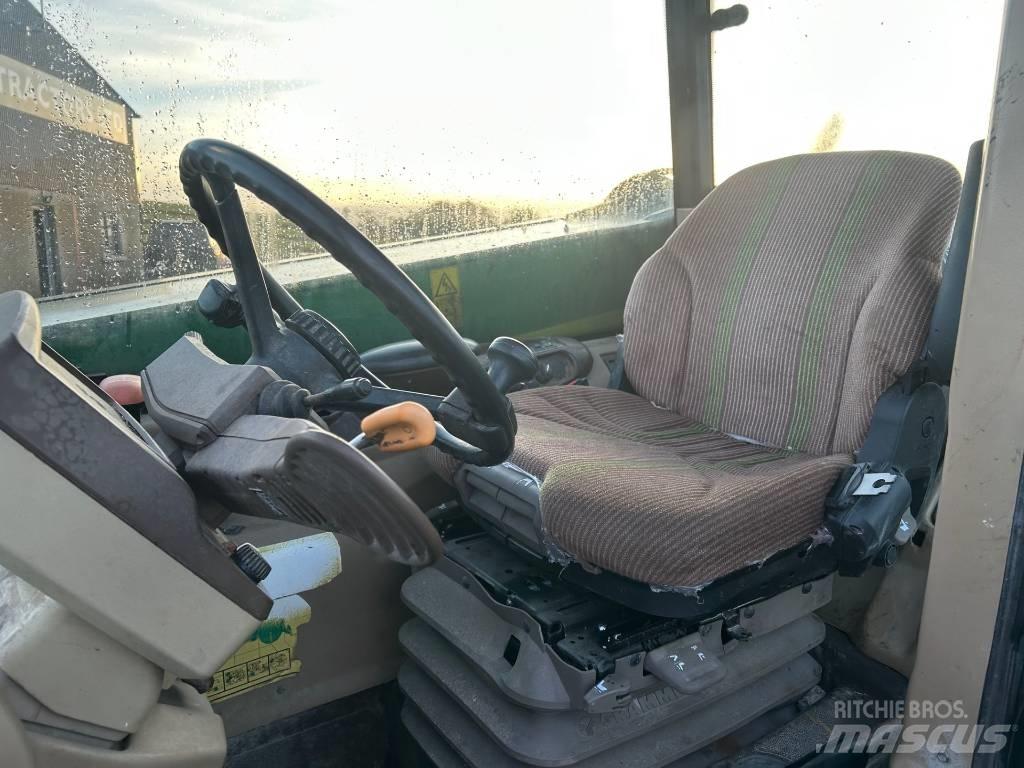 John Deere 3200 伸縮臂操作車
