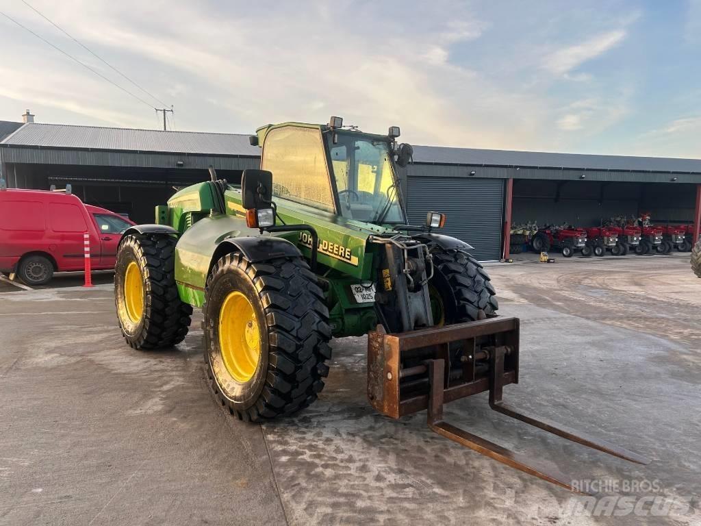 John Deere 3200 伸縮臂操作車
