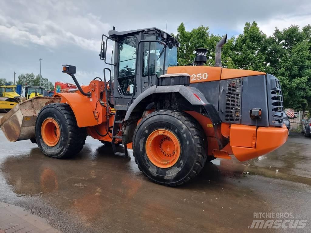 Hitachi ZW 250 輪胎式裝載機