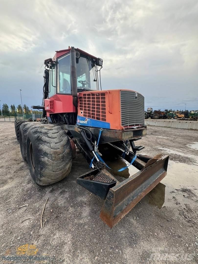 Valmet 890.2 集運機