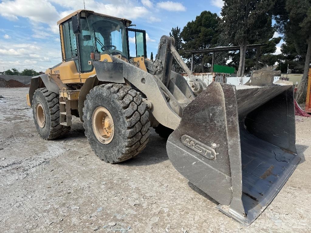 Volvo L 120 F 輪胎式裝載機