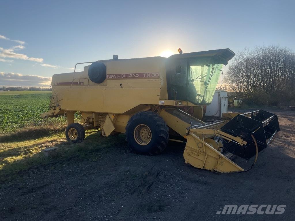 New Holland TX 30 聯合收穫機