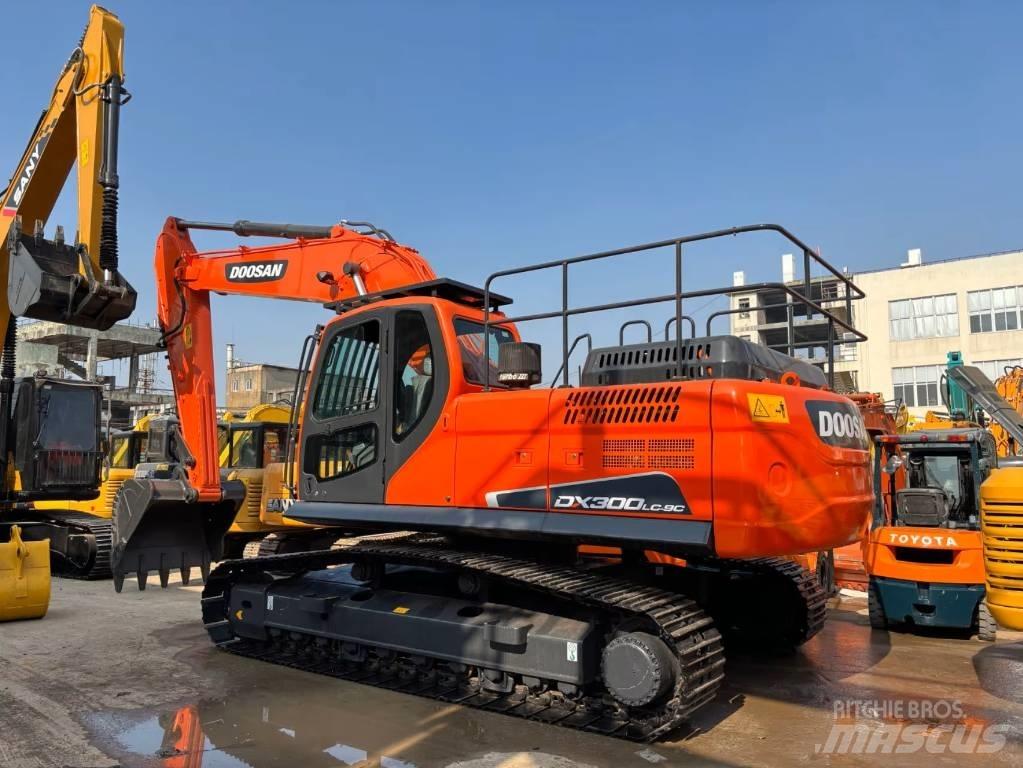 Doosan DX 300 LC - 9 C 小型挖土機/掘鑿機<7t(小型挖掘機)