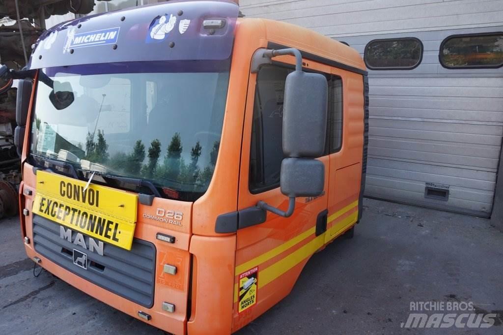 MAN F99L34 TGA 駕駛室與內部