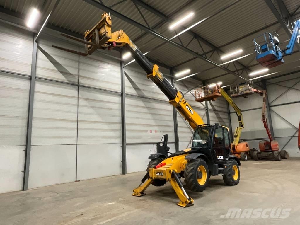 JCB 535-125 伸縮臂操作車