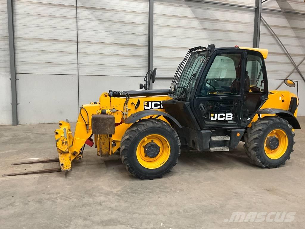 JCB 535-125 伸縮臂操作車