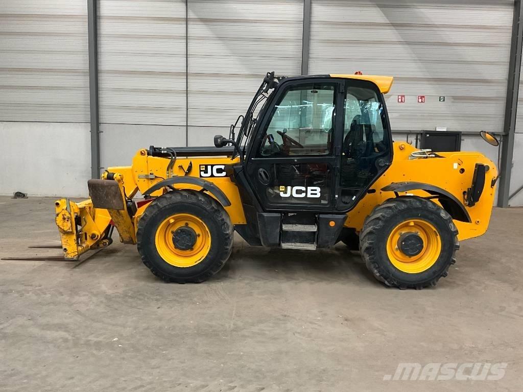 JCB 535-125 伸縮臂操作車