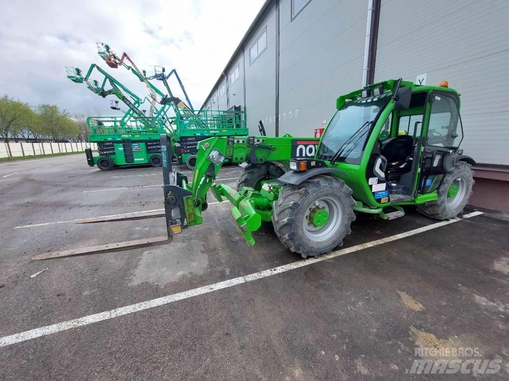 Merlo P30.10 伸縮臂操作車