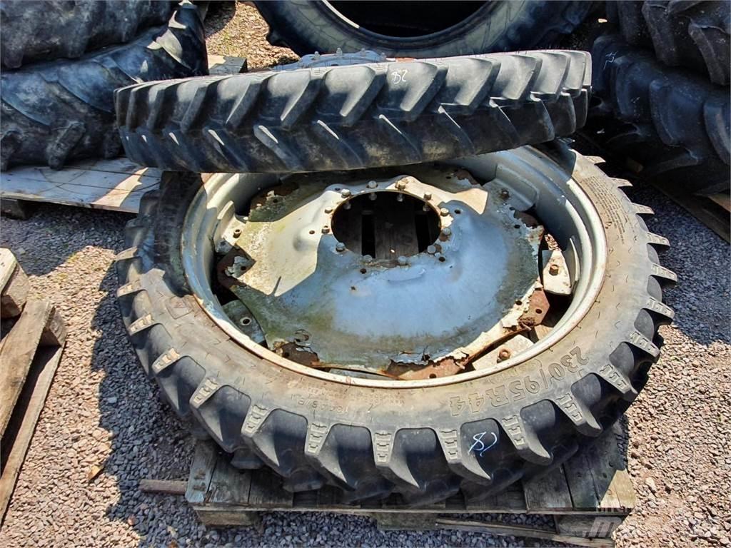 BKT 230/95R44 x2 輪胎、車輪和輪圈