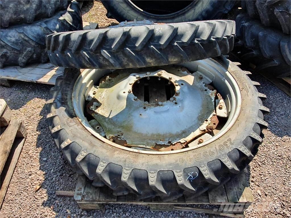 BKT 230/95R44 x2 輪胎、車輪和輪圈