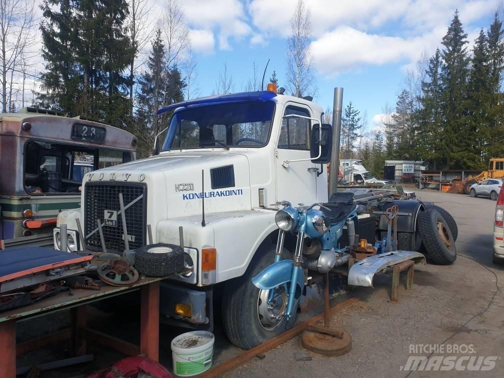 Volvo N7 4X2 起重可拆卸式卡車