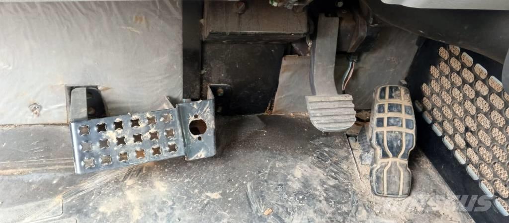 CAT 730 C 鉸接式起吊車