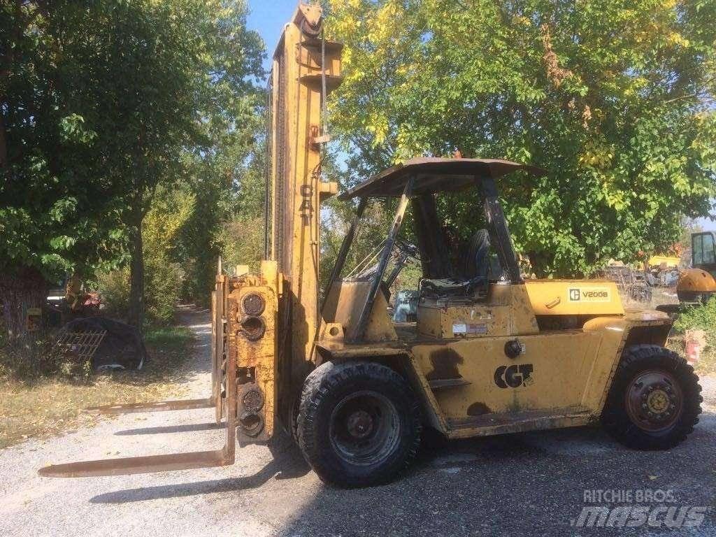 CAT V 200 B 柴油卡車