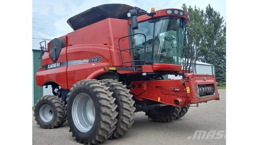CASE 8230 聯合收穫機