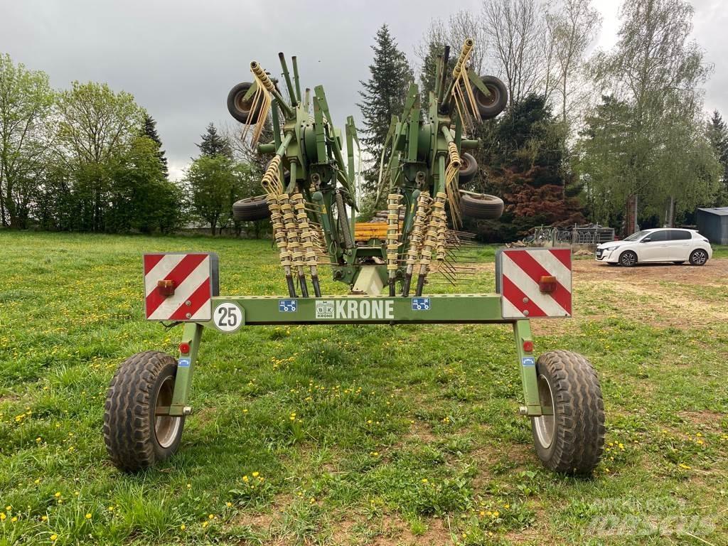 Krone SWADRO 681 堆草機