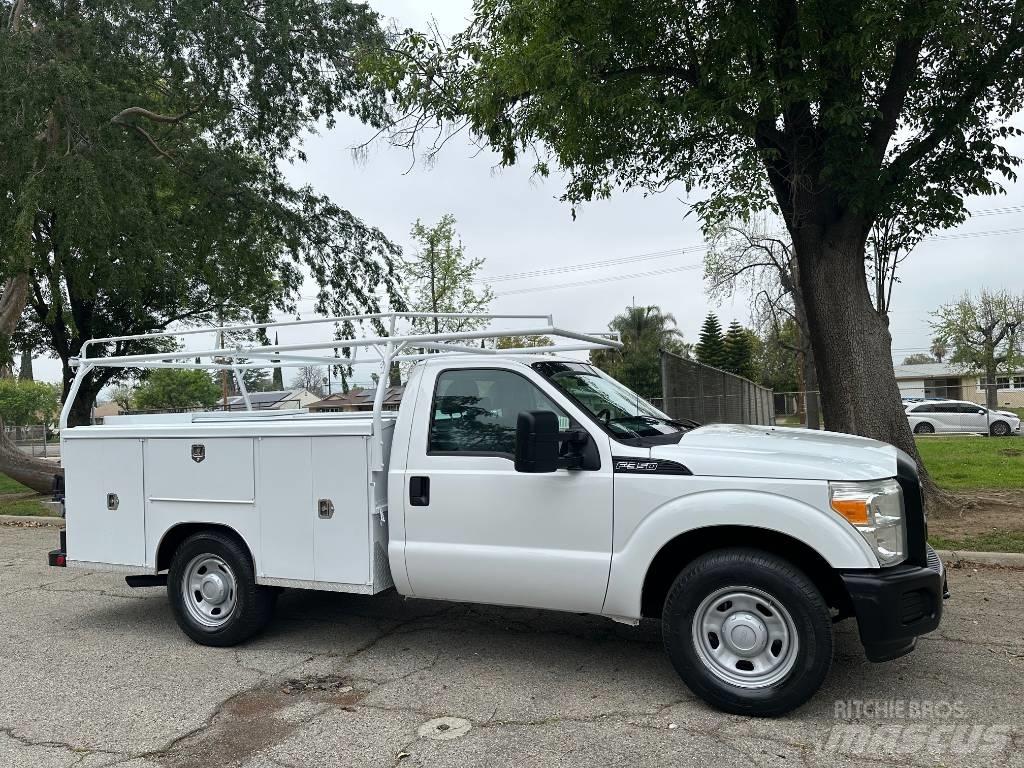 Ford F 350 皮卡.傳統半斗卡車/側卸板