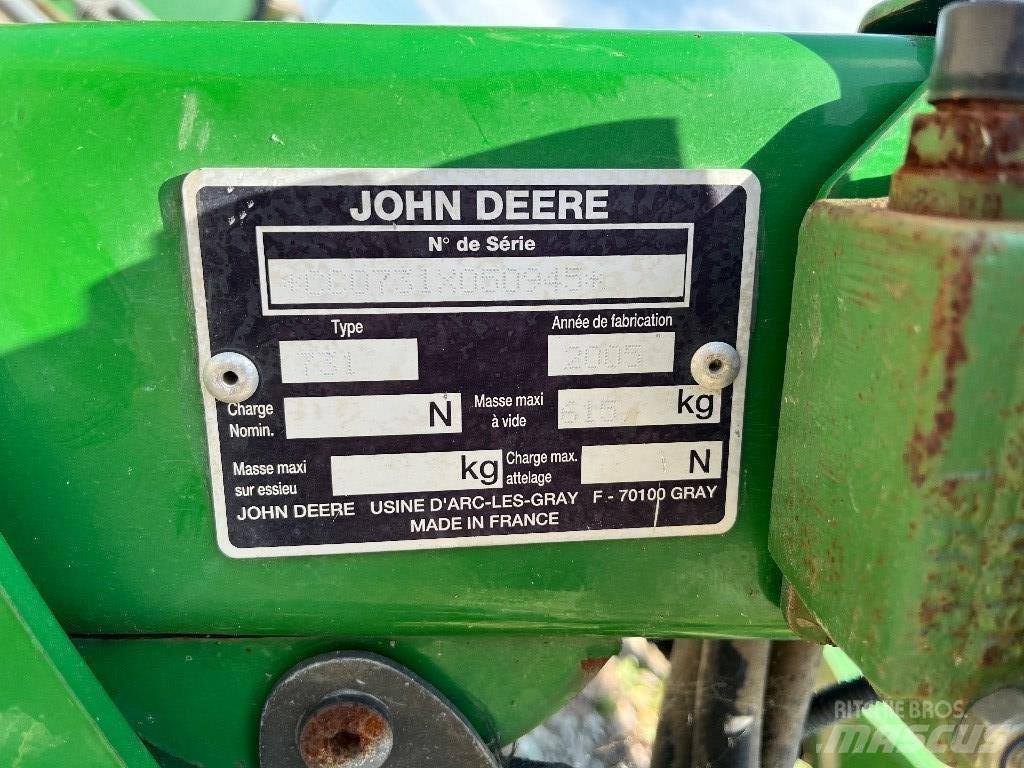 John Deere 731 前端裝載機和挖掘機
