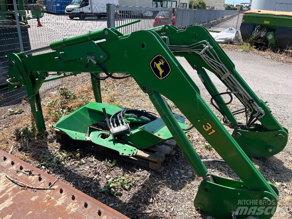 John Deere 731 前端裝載機和挖掘機