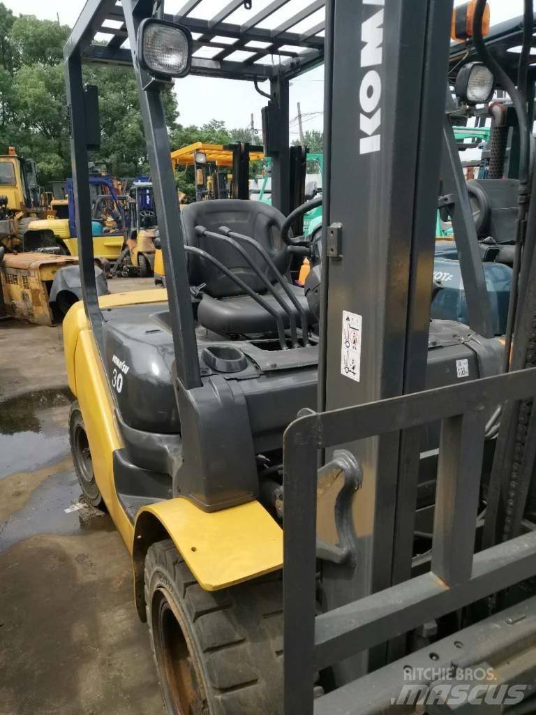 Komatsu 30 伸縮臂操作車