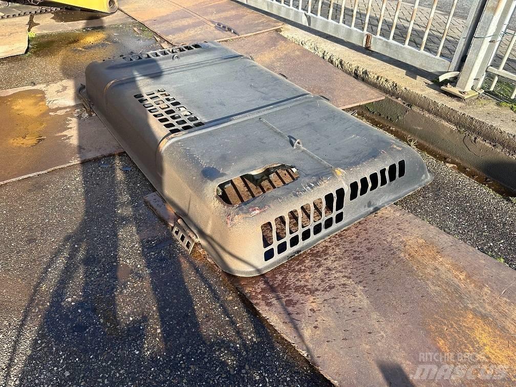 CAT 325DL hood 底盤和懸架