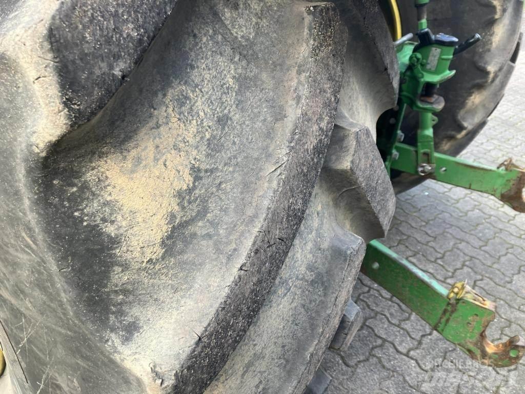 John Deere 6215R 曳引機