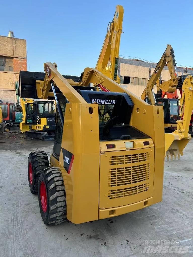 CAT 246D 滑移轉向裝載機