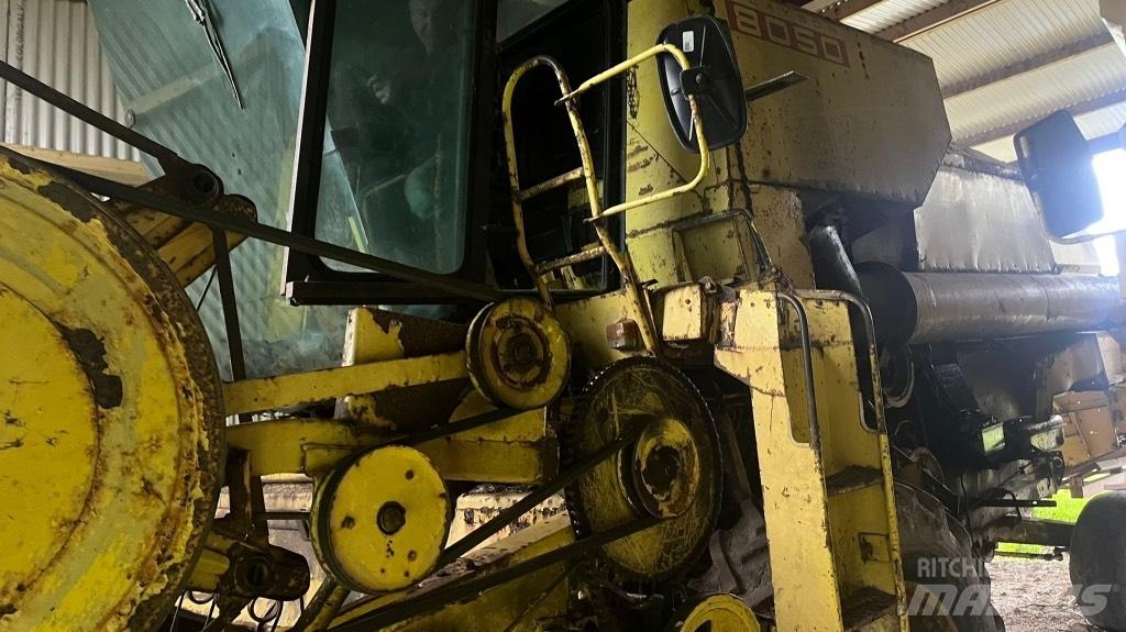 New Holland 8050 聯合收穫機