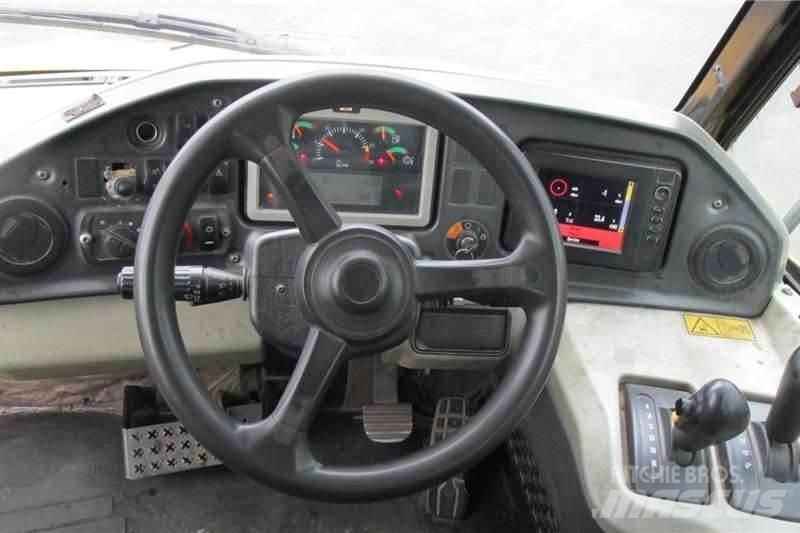 CAT 730C2 鉸接式起吊車
