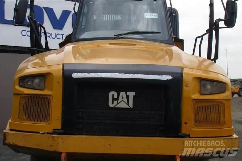 CAT 730C2 鉸接式起吊車