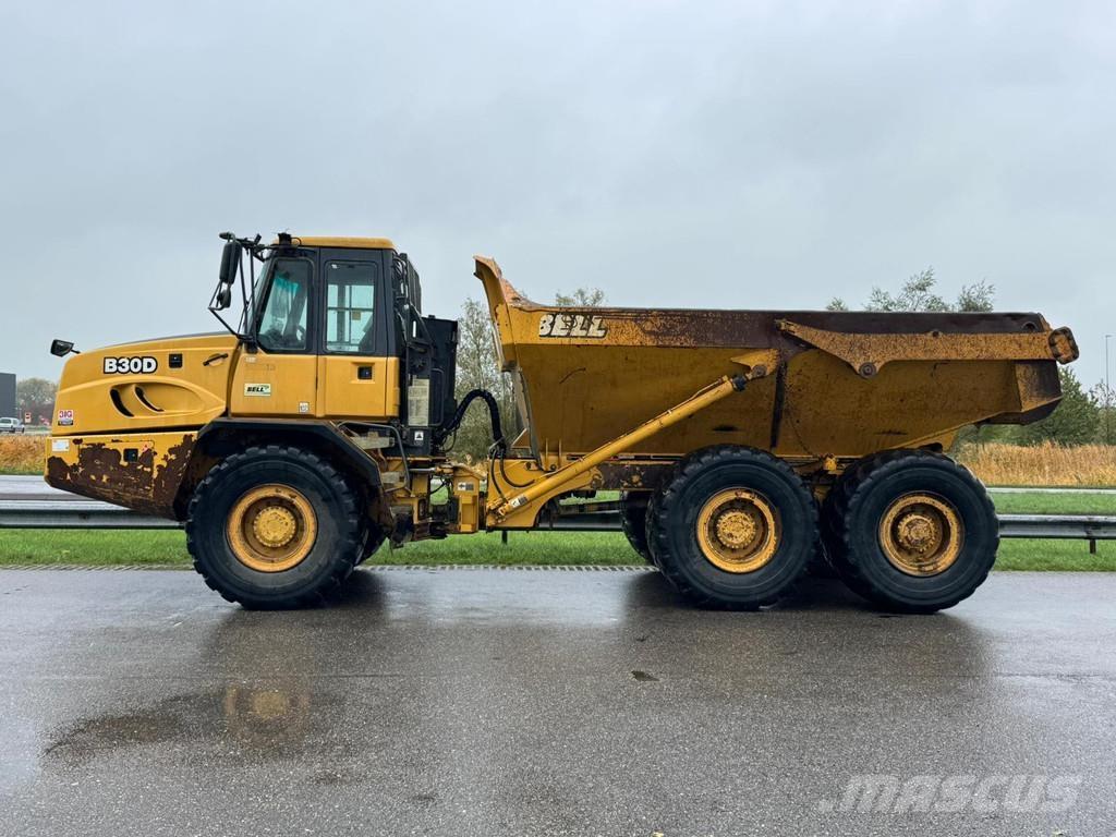 Bell B30D 鉸接式起吊車
