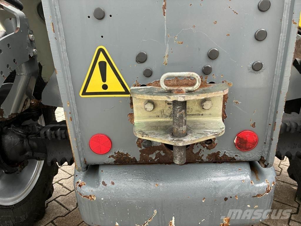 Kramer 2506 伸縮臂操作車