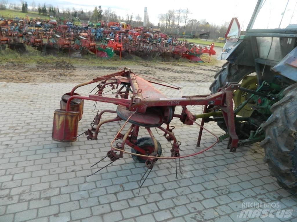 JF CR 320 耙與翻草機