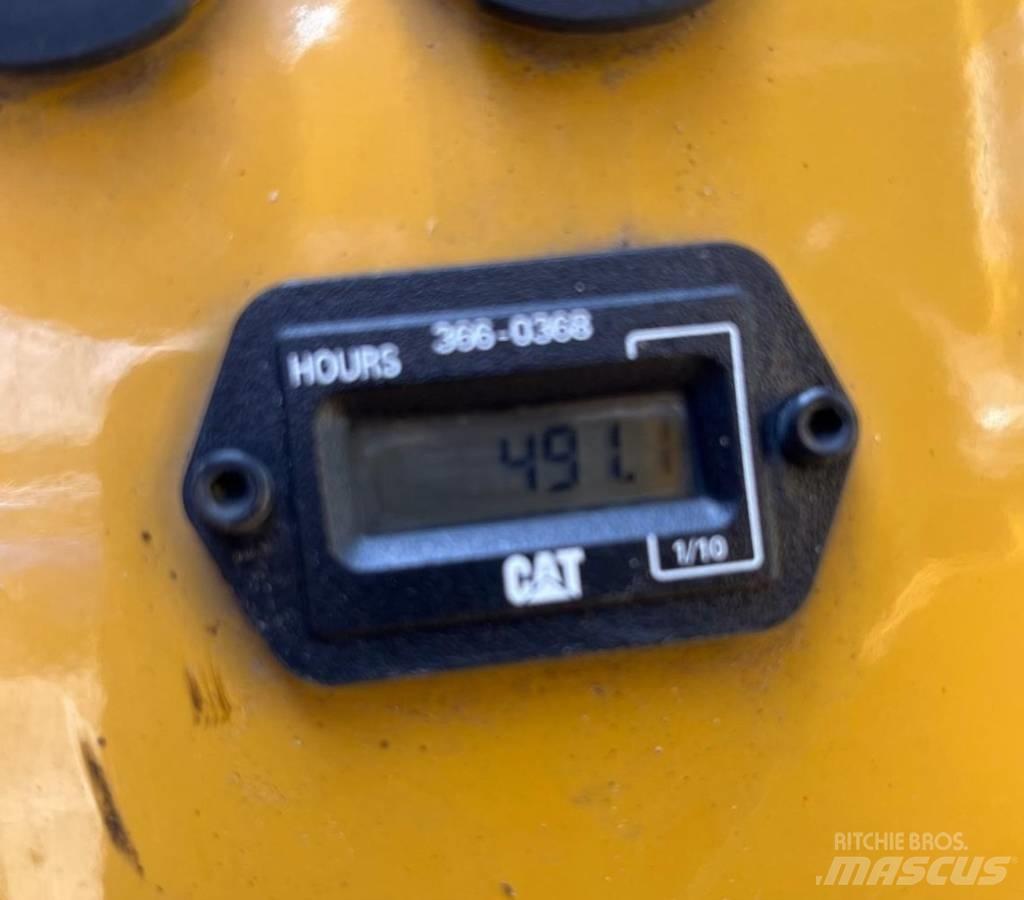 CAT CB 1.7 雙輪滾壓機