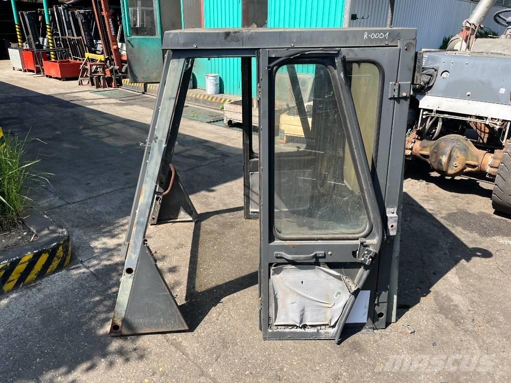 Nissan CABIN W-1038 駕駛室與內部