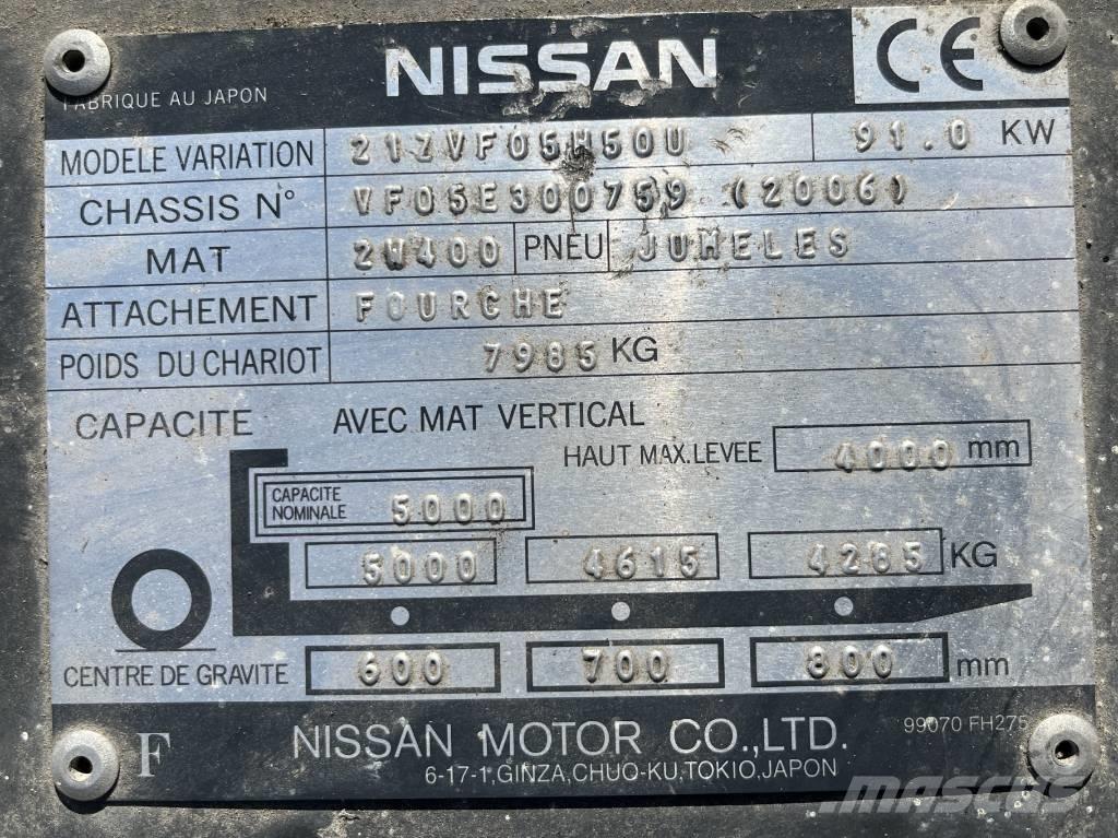 Nissan CABIN W-1038 駕駛室與內部
