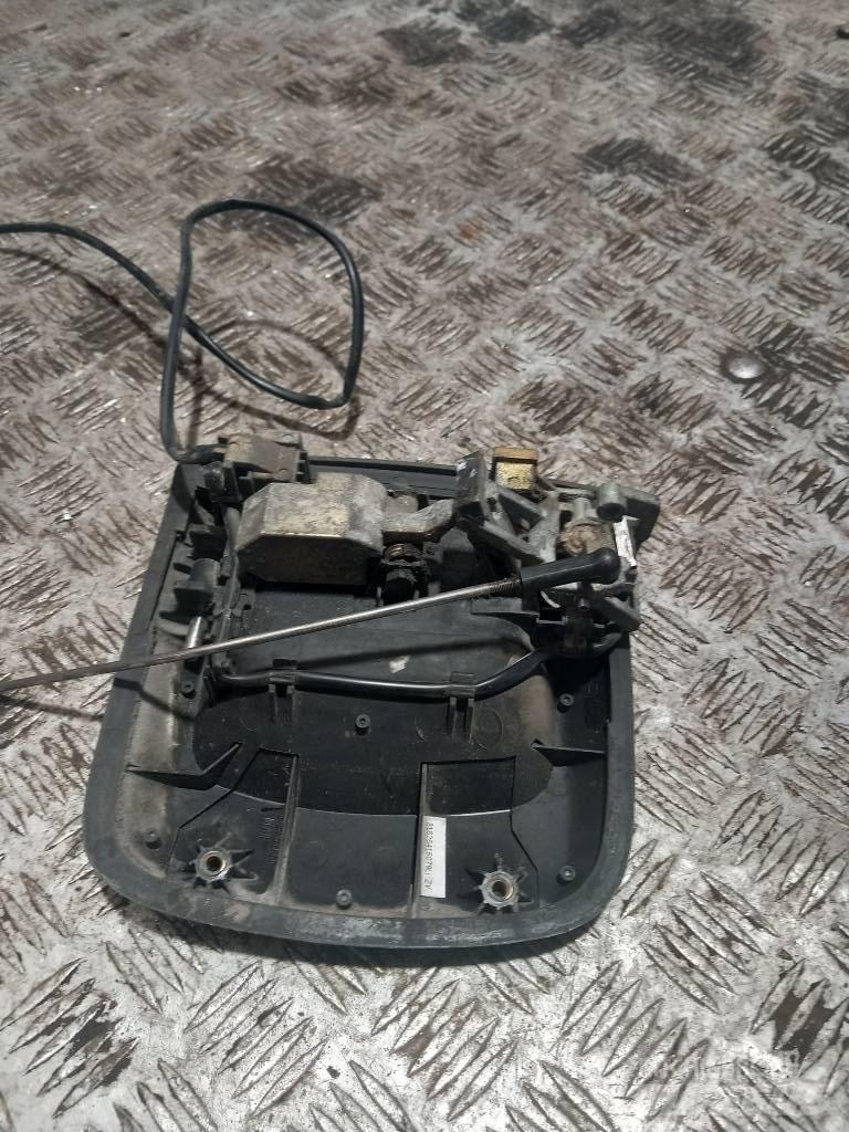 MAN TGA 81626416075 駕駛室與內部