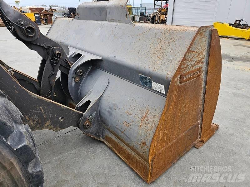 Volvo L 120 H 輪胎式裝載機