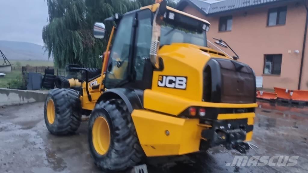 JCB TM 320S 農業用伸縮臂裝載機
