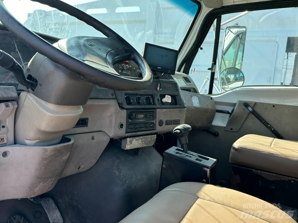 Sterling L 7500 商用底盤車