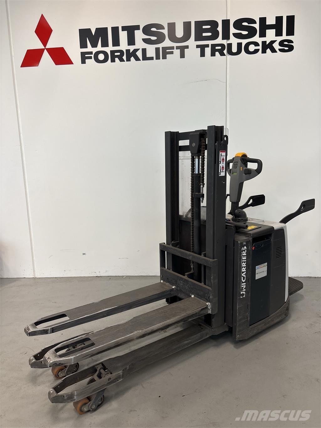 Atlet PDP200 自走式堆積機