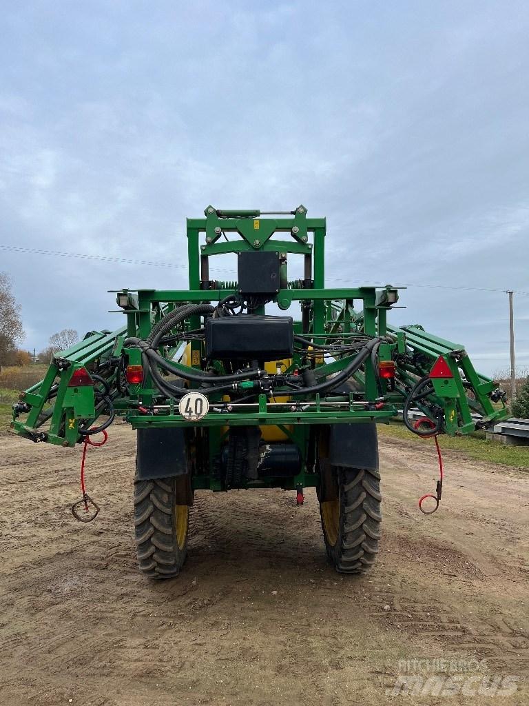 John Deere 740 牽引式噴霧機
