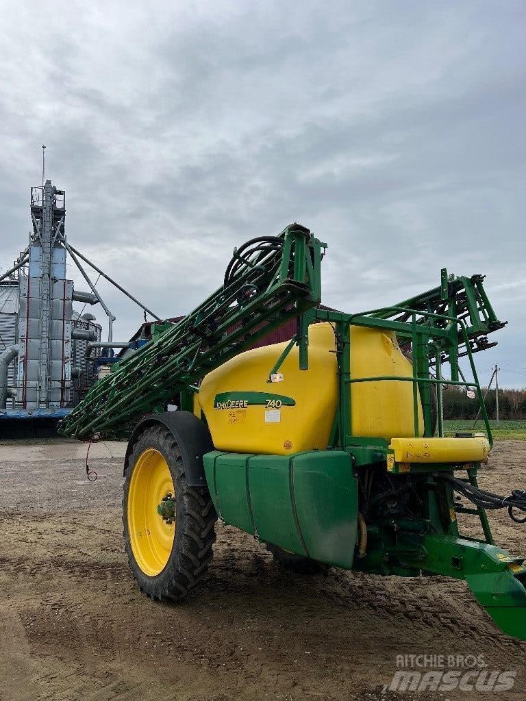 John Deere 740 牽引式噴霧機